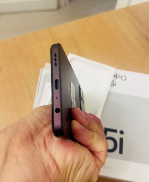 Oppo A5i телефон почти новый