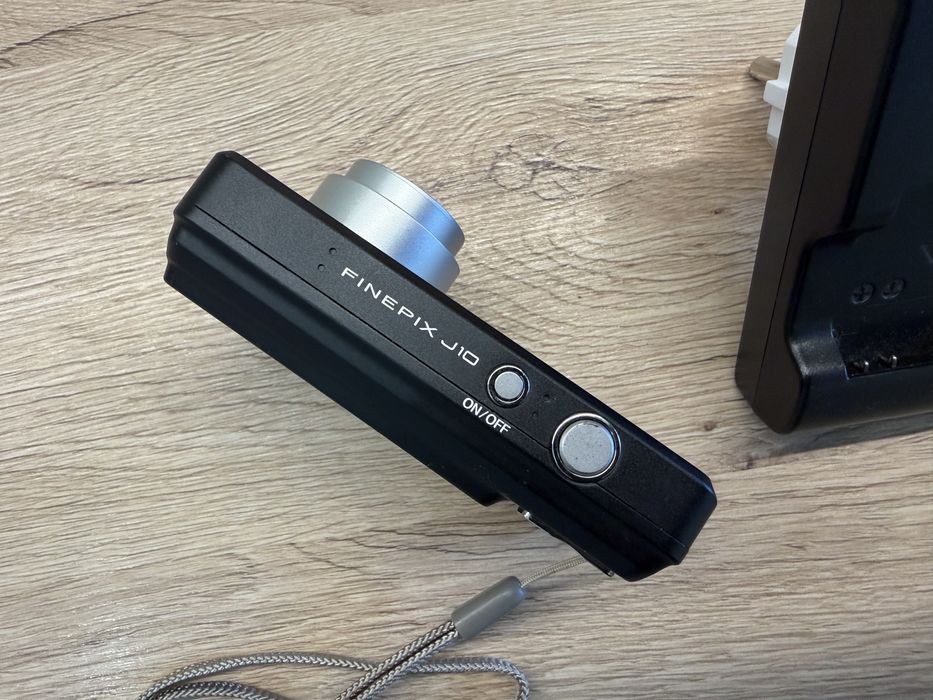 Aparat foto Fujifilm Finepix J10 black digital incarcator Card