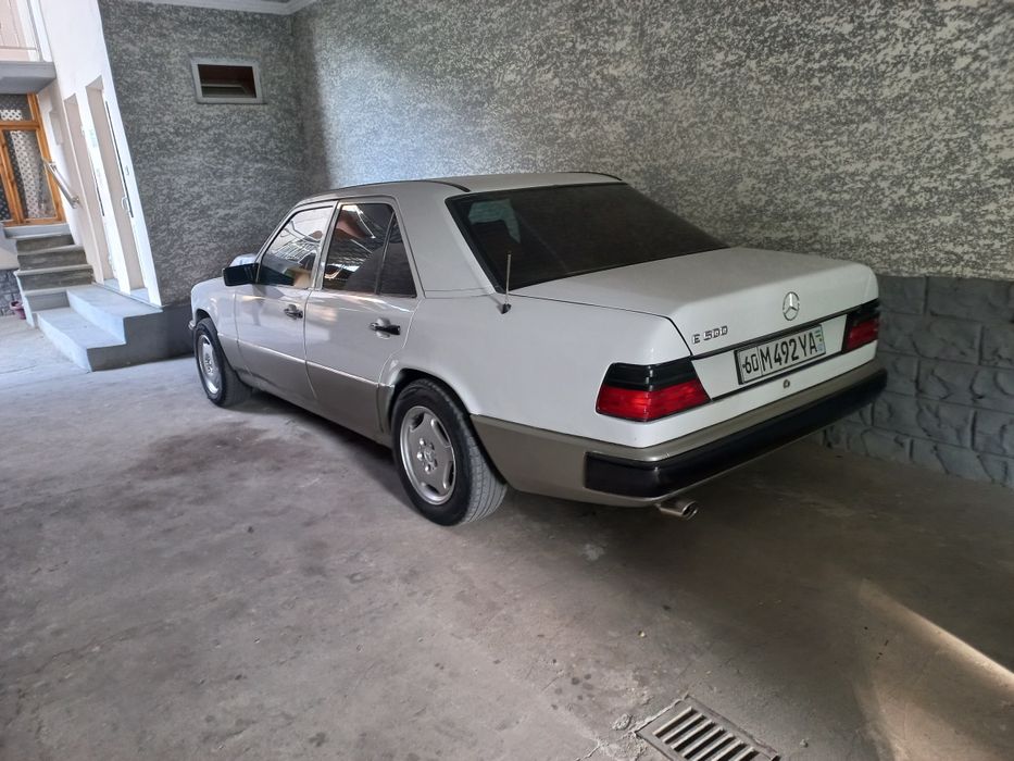 Мерседес 124 Сотилади.