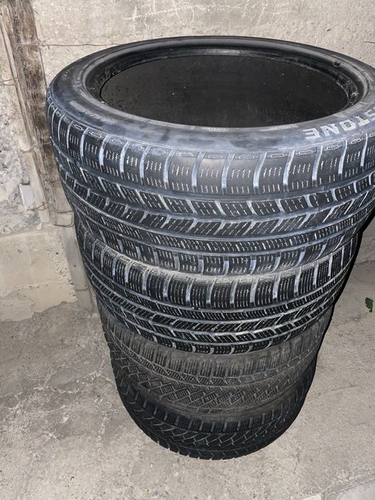 Продам зимние шины R19