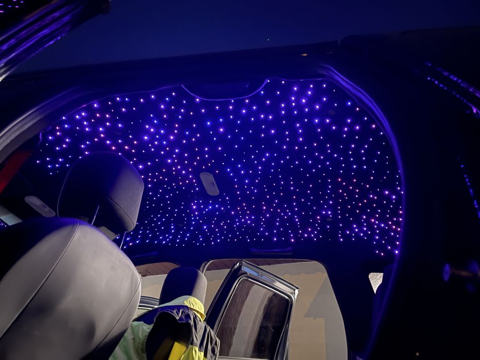 Retapitare Reconditionare plafon stalpi si fete usi alcantara textil