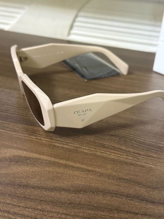 Слънчеви очила Prada