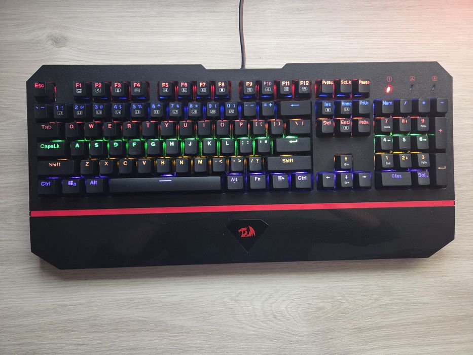 tastatura gaming redragon rgb