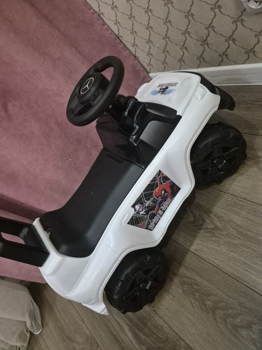 Продам машину детскую