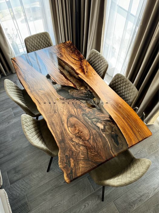 Трапезна маса от дърво и епоксидна смола