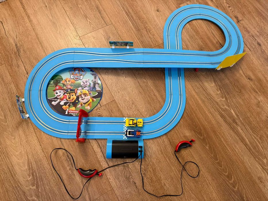 Paw Patrol - Pista de curse electrica cu 2 masinute, Carrera