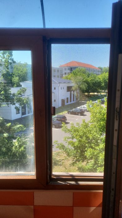 Vand apartament cu 3 camere vis a vis de Liceul Pedagogic