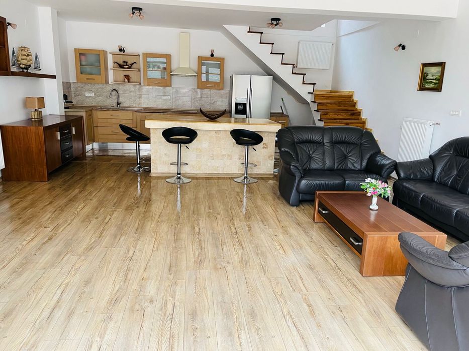 Inchiriez cabana cu ponton pe malul lacului tarnita