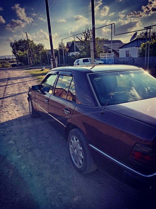 Продам w124, на ходу
