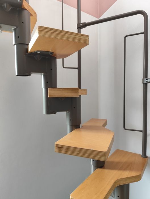 Интериорна стълба