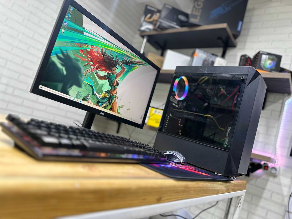 В полном комплекте игровой компьютер