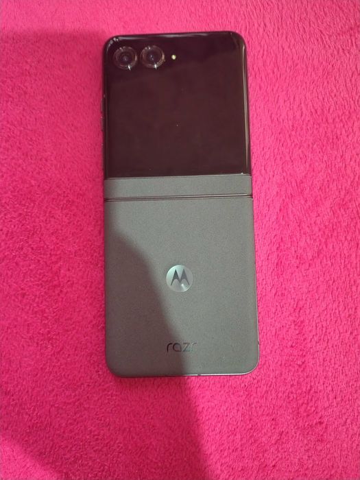 Motorola Razr 50.