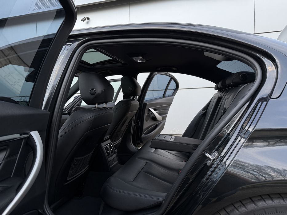 Bmw Seria 3 / 330e / M-paket / 252 CP