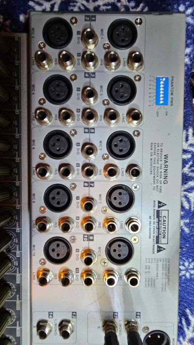 Mixer audio cu 18 canale Phonic MR2643X Helix, efecte digitale