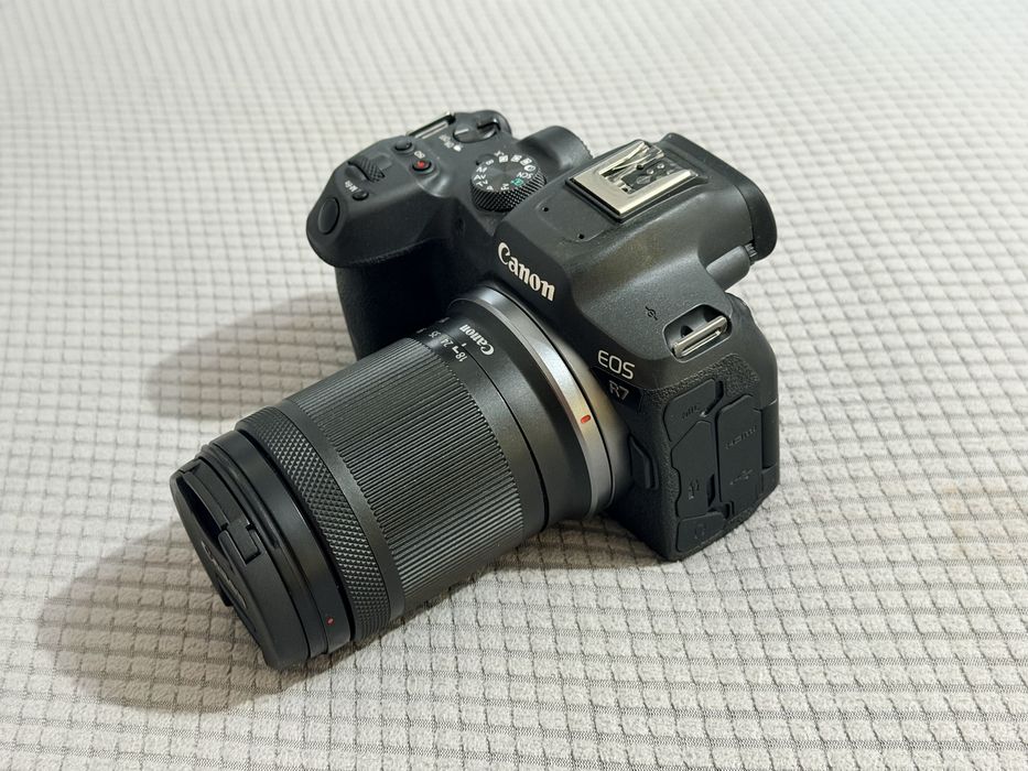 Продам фотоаппарат canon r7