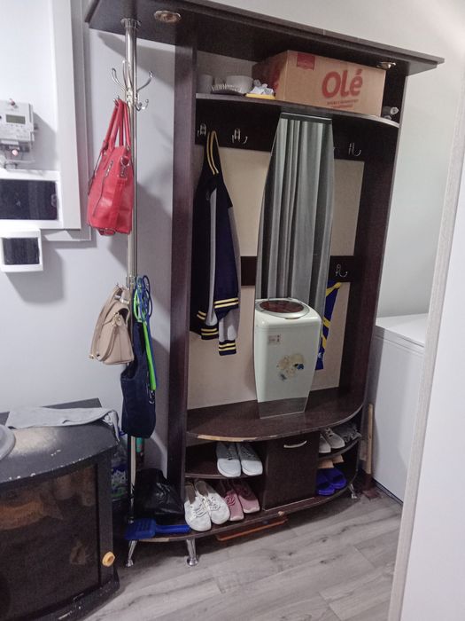 Продаётся прихожая