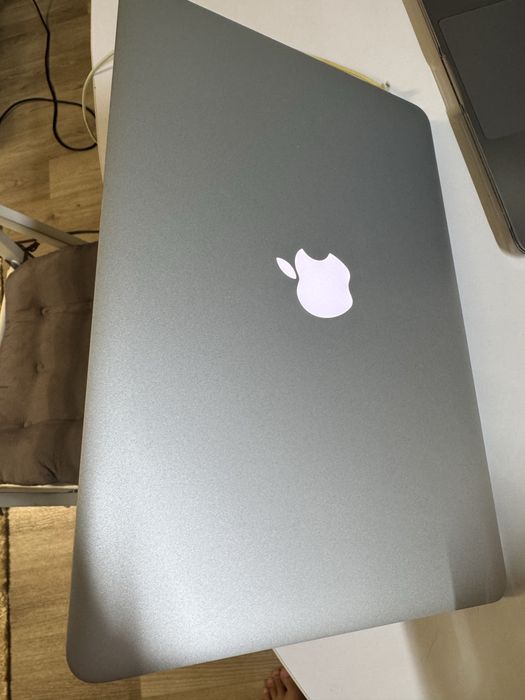 MacBook Air 13” 2015, Intel i5, 8/128 Г