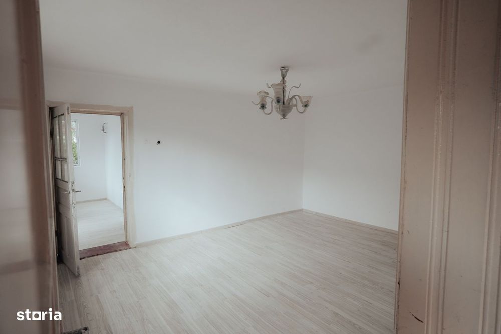 Casa renovata cu teren generos 1186 mp, inconjurata de padure