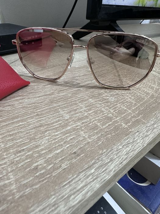 Guess - (слънчеви очила)