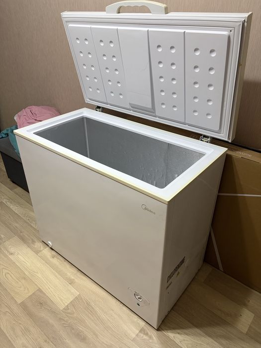 Продам морозильный ларь Midea