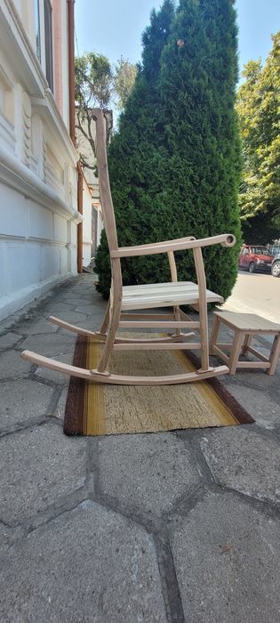 Люлеещ се  стол плюс  таборетка