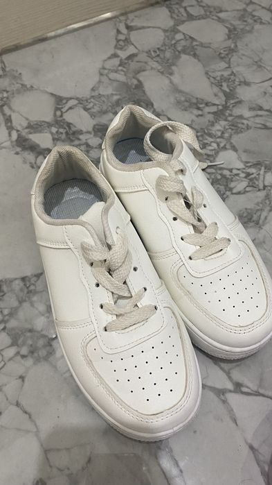 сатылады ак красовка