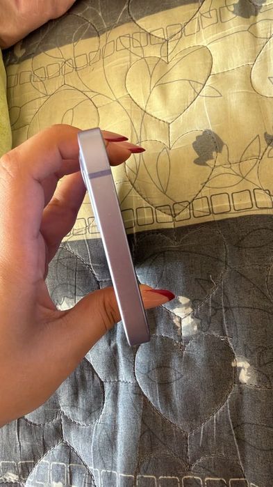 Продам Iphone 12