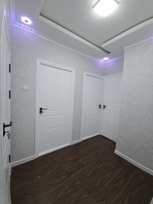 Sergeli rayondan 6a da 3/6/7 xonali uy sotiladi. Srochno.