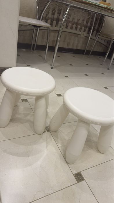 Продам детские стулья