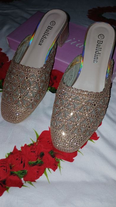 Женская обувь 37 размер