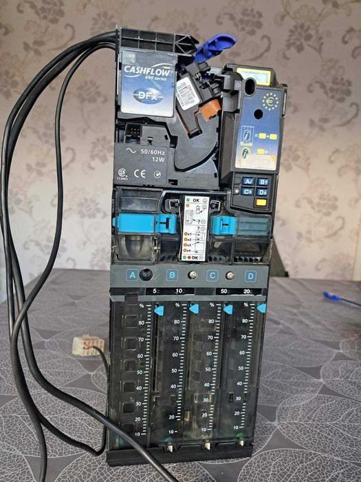 Продавам употребяван монетник 690 series, настроен е за евромонети.