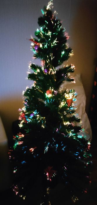 продам ёлку искусственную