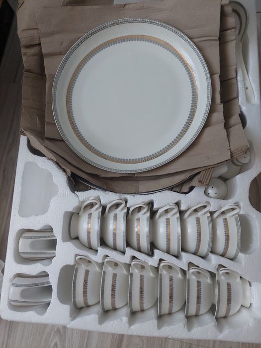 Продам столовый сервиз