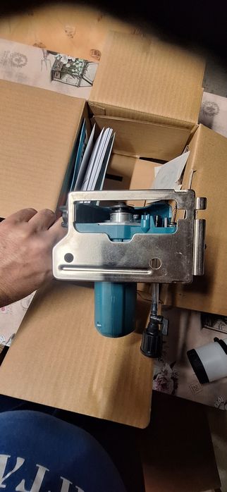 Продавам Marital CC301DZ с акумулаторни батерии от MAKITA със зарядно