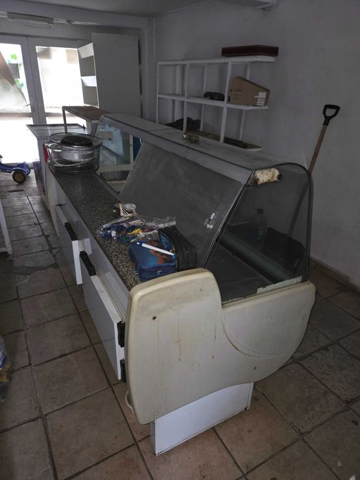 Vitrină frigorifică orizontală carne / lactate cu blat de marmură – Funcțională