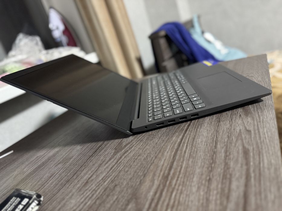 Lenovo V15 IIL  ноутбук
