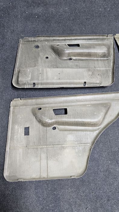 set fete de usi originale volkswagen golf 2 / jetta 2

stare buna 
mod