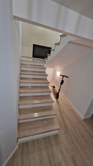 Scara Trepte Lemn Masiv Placare Frasin Stejar