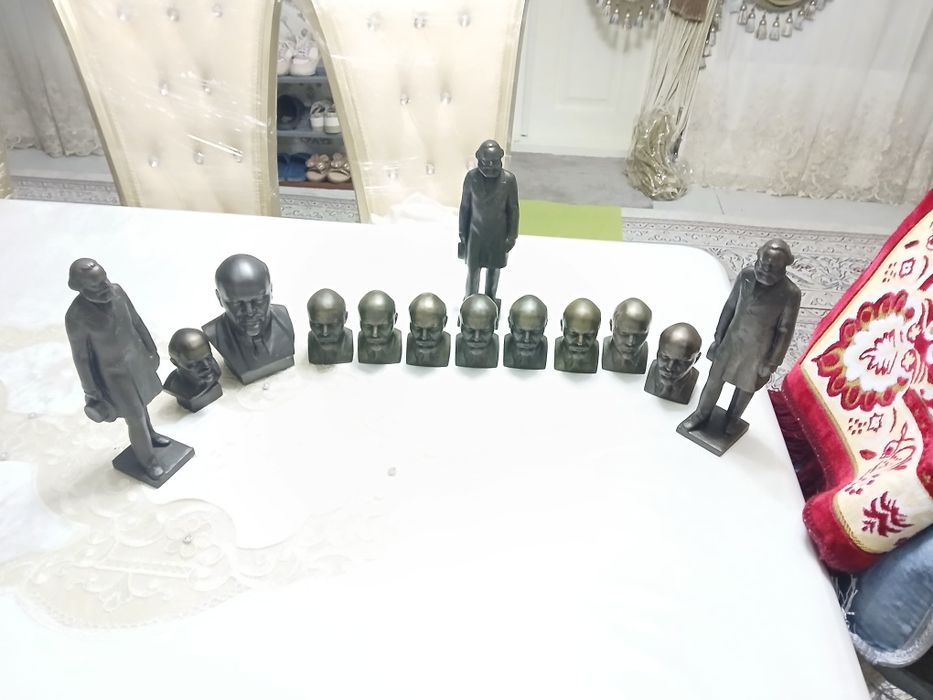 Металический бронзвий Бюст Карил макс