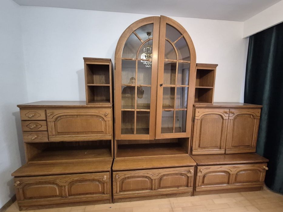 Vând mobilă de stejar masiv