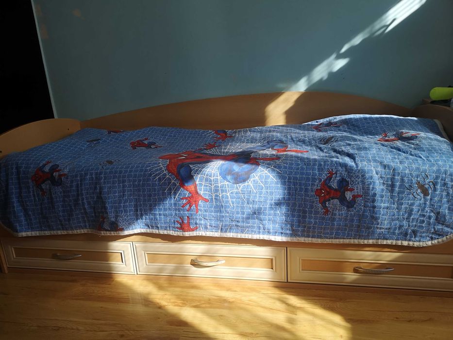 Детско легло с чекмеджета