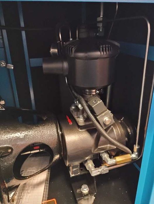 Compresor cu surub URSA10 / 7.5kW / 800-1200 l/min / 7-12 bar