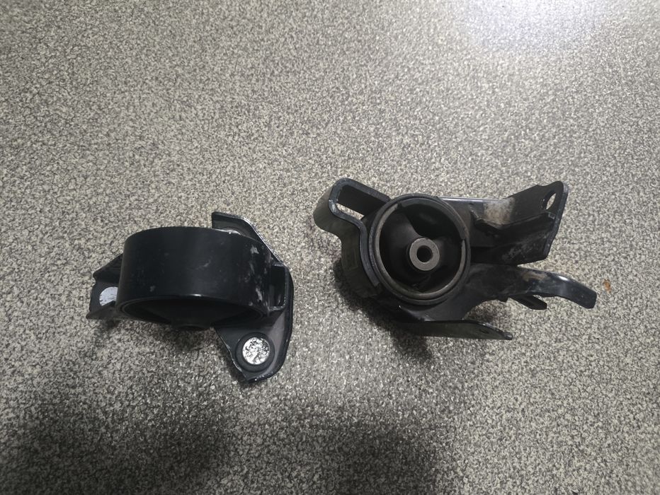 Тойота Кариб и прочие подушка коробки и двигателя задний