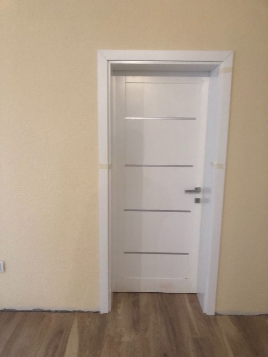 Usi din lemn masiv si mbf vopsite