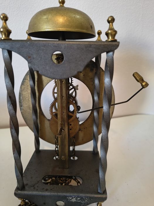 Ceas de perete cu pendul scheleton