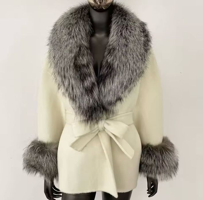 Haina cu blana de vulpe