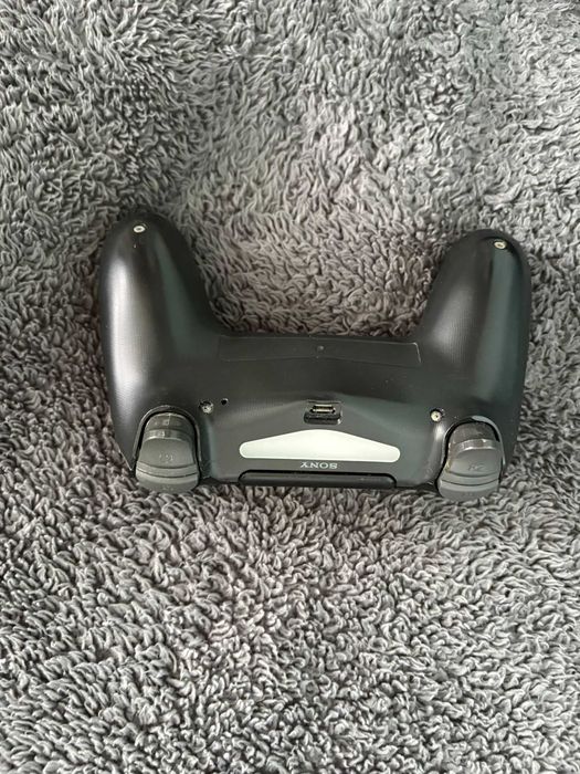 PlayStation 4 + DualShock 4 Controller