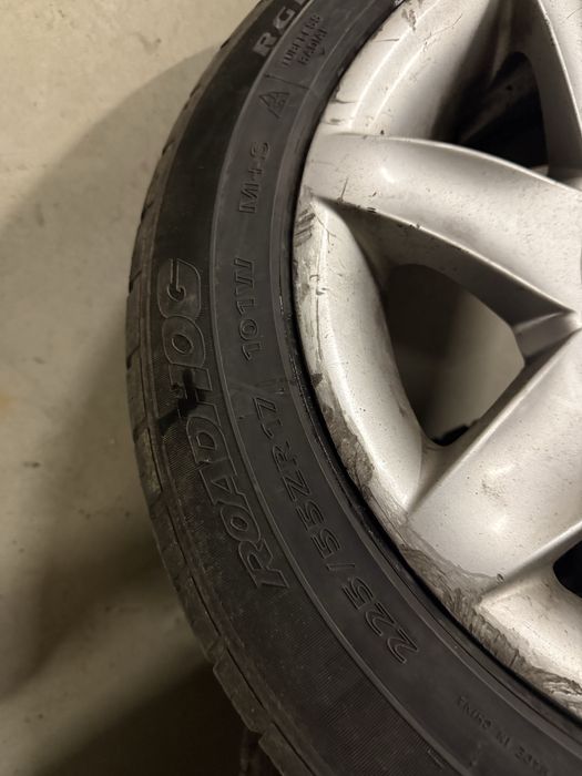 Vand anvelopele 225 55 17 2 bucati 2023 si 2 bucăți 215 55 17