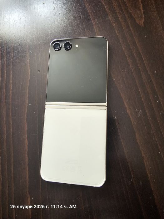 Samsung Z flip 5 В гаранция.