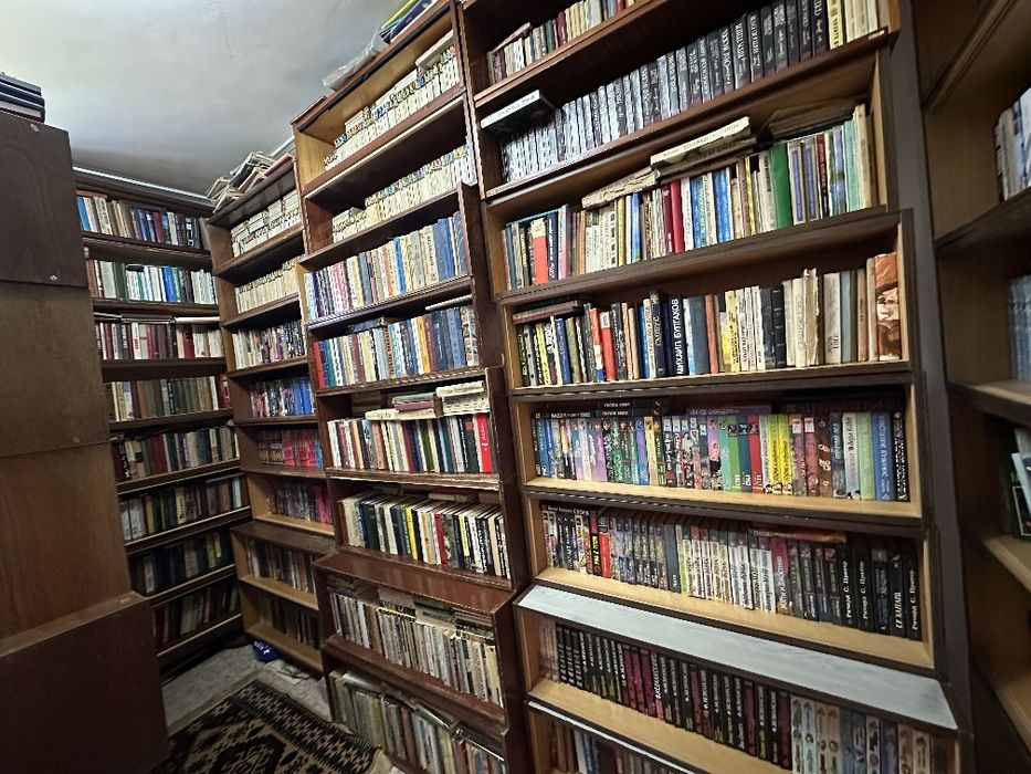 Продаются книги. В большом количестве.